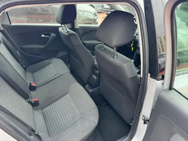 Volkswagen Polo 1.2 TSi Trendline 13