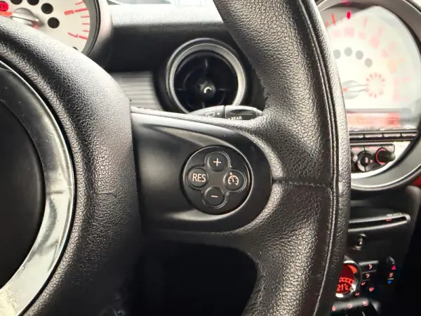 MINI 3 Portas Cooper D 15