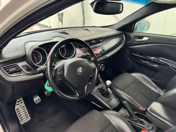 Alfa Romeo Giulietta 1.6 JTDM Exclusive 19