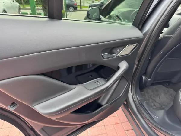 Jaguar I-Pace 16
