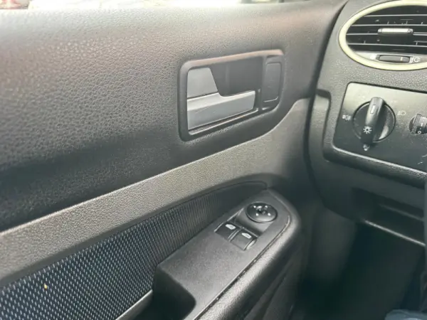 Ford Focus 1.6 TDCi Ghia 26