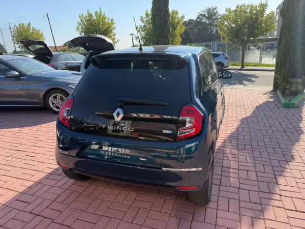 Renault Twingo Z.E. 22 Intens 12