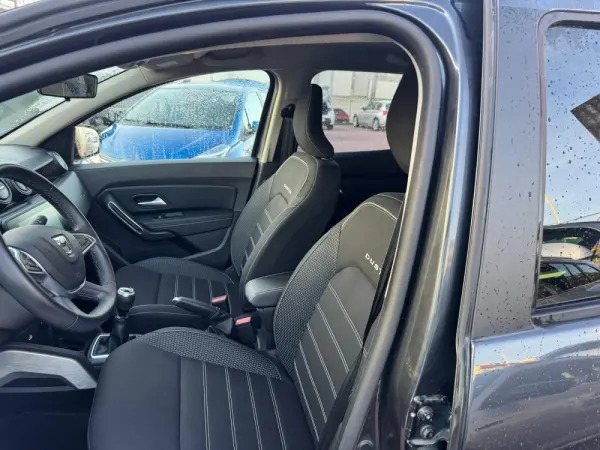 Dacia Duster 1.0 TCe ECO-G Extreme Bi-Fuel 6