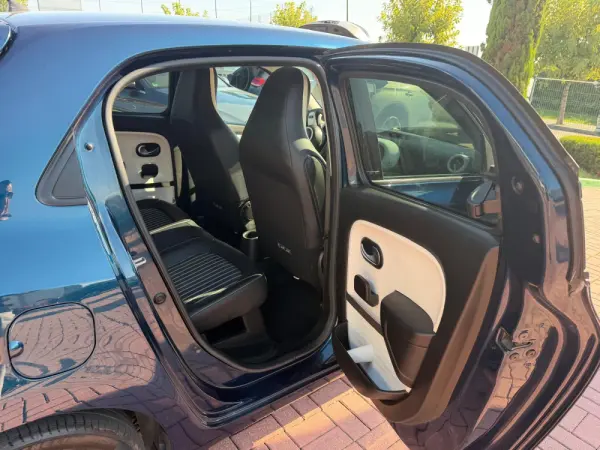 Renault Twingo Z.E. 22 Intens 10