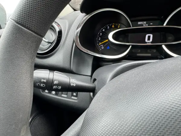 Renault Clio Sport Tourer 0.9 TCe Zen 19