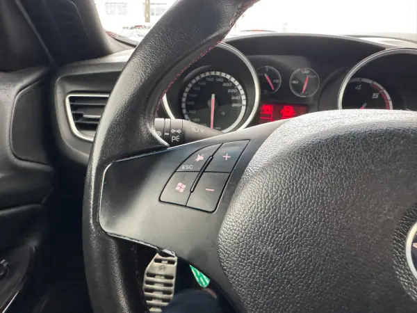 Alfa Romeo Giulietta 1.6 JTDM Exclusive 12
