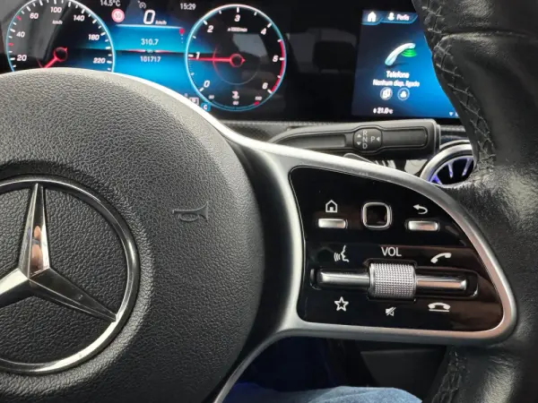 Mercedes-Benz A 180 Limousine d 7G-DCT Progressive 10