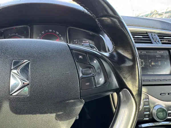 Citroën DS5 2.0 HDi Hy4 So Chic CMP6 102g 31