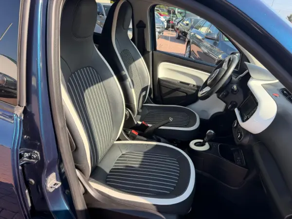 Renault Twingo Z.E. 22 Intens 6