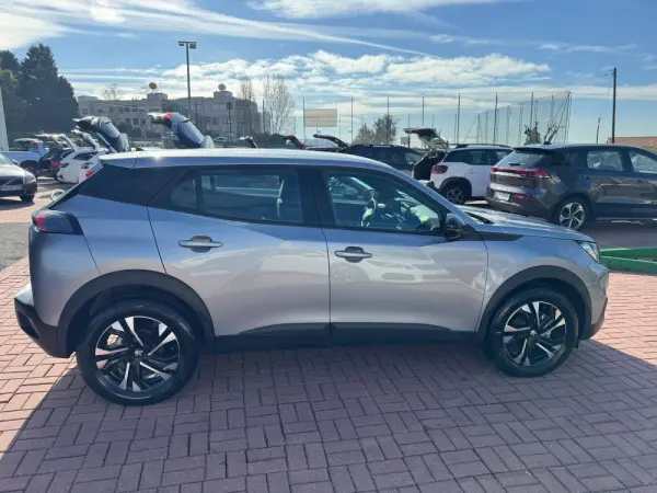 Peugeot 2008 1.2 PureTech Style 12