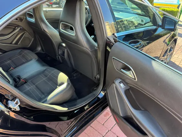 Mercedes-Benz CLA 180 CDI Urban 18
