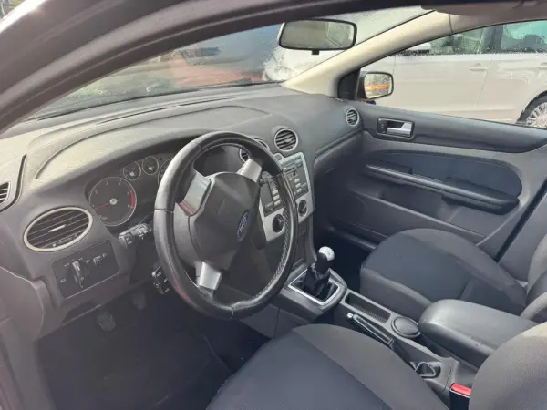 Ford Focus 1.6 TDCi Ghia 6