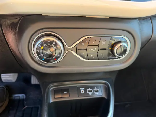 Renault Twingo Z.E. 22 Intens 31