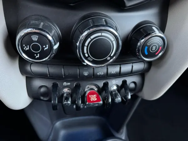 MINI 3 Portas One 28