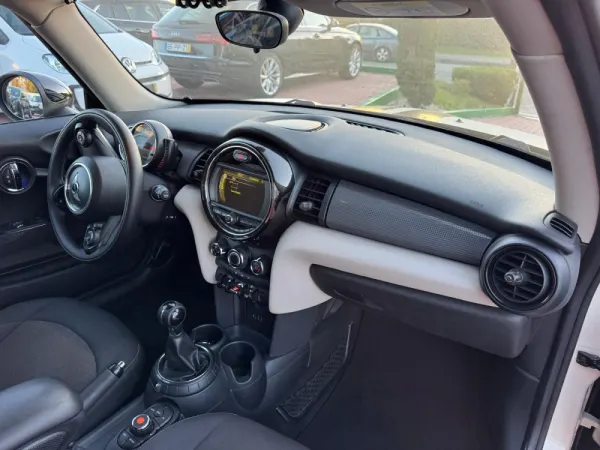 MINI 3 Portas One 17