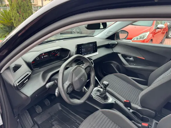 Peugeot 2008 1.2 PureTech Active Pack 6