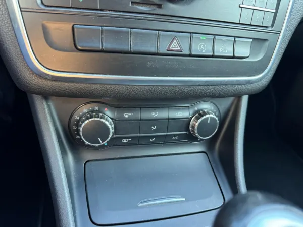 Mercedes-Benz CLA 180 CDI Urban 25