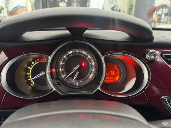 Citroën DS3 1.6 e-HDi Be Chic ETG6 14