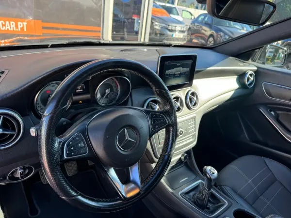 Mercedes-Benz CLA 180 CDI Urban 31