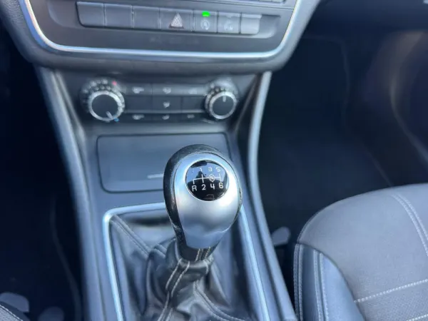 Mercedes-Benz CLA 180 CDI Urban 26