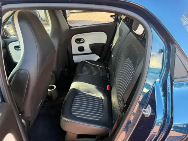 Renault Twingo Z.E. 22 Intens 17