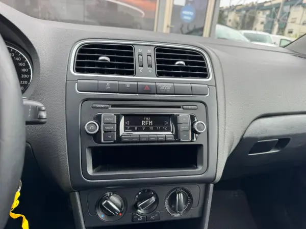 Volkswagen Polo 1.2 TSi Trendline 18