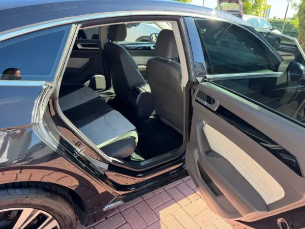 Volkswagen Arteon 2.0 TDI Elegance DSG 18