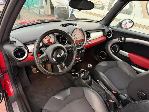 MINI 3 Portas Cooper D 32