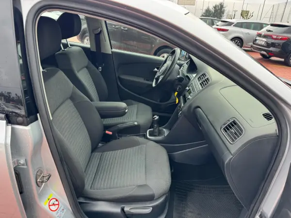 Volkswagen Polo 1.2 TSi Trendline 21