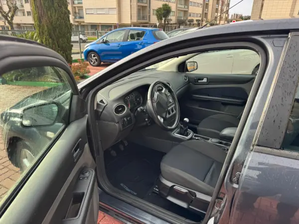 Ford Focus 1.6 TDCi Ghia 8