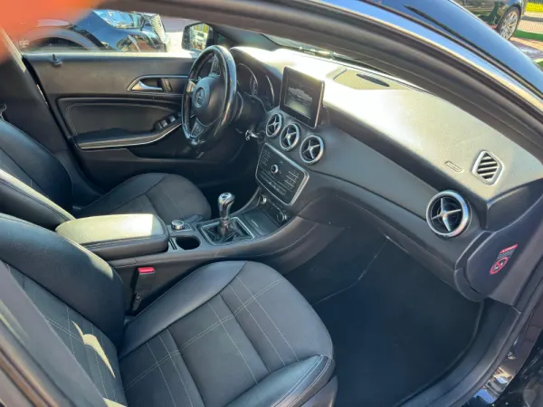 Mercedes-Benz CLA 180 CDI Urban 21