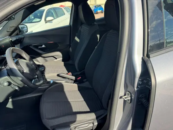 Peugeot 2008 1.2 PureTech Style 6