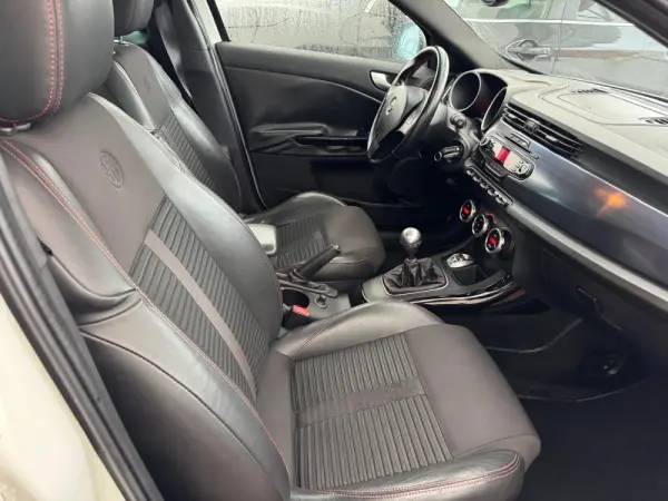 Alfa Romeo Giulietta 1.6 JTDM Exclusive 33