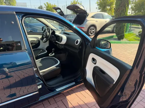 Renault Twingo Z.E. 22 Intens 7