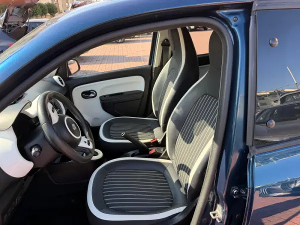 Renault Twingo Z.E. 22 Intens 20
