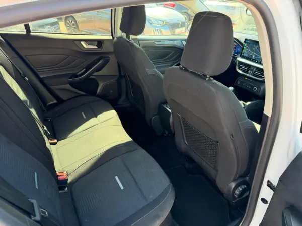 Ford Focus 1.0 EcoBoost Titanium 17