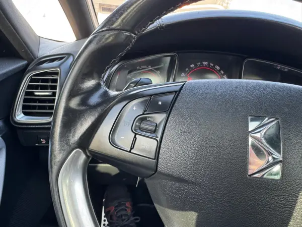 Citroën DS5 2.0 HDi Hy4 So Chic CMP6 102g 32