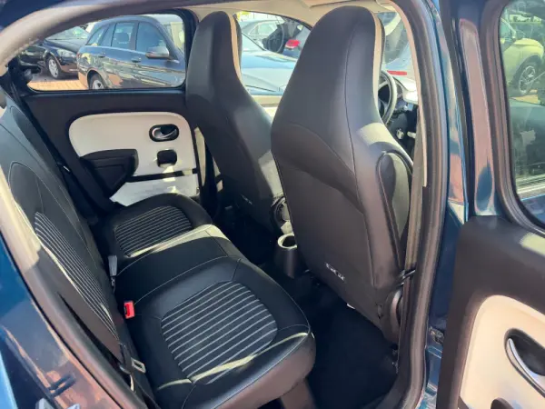 Renault Twingo Z.E. 22 Intens 9