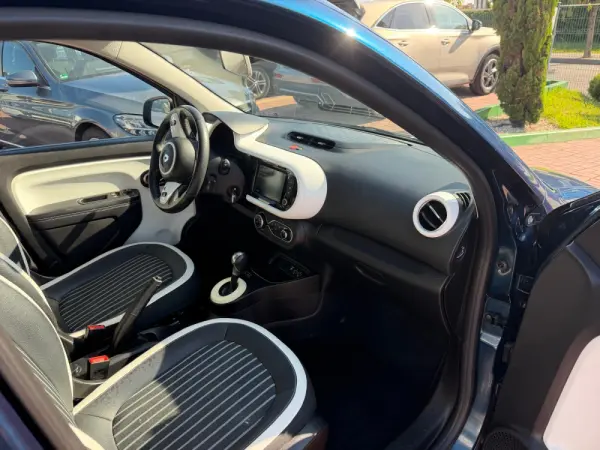 Renault Twingo Z.E. 22 Intens 5