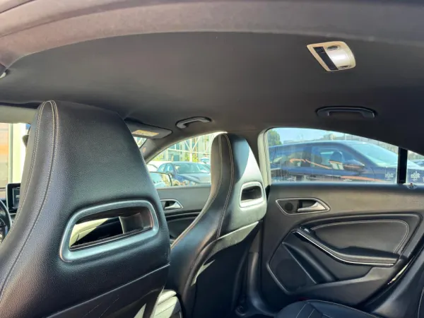 Mercedes-Benz CLA 180 CDI Urban 33