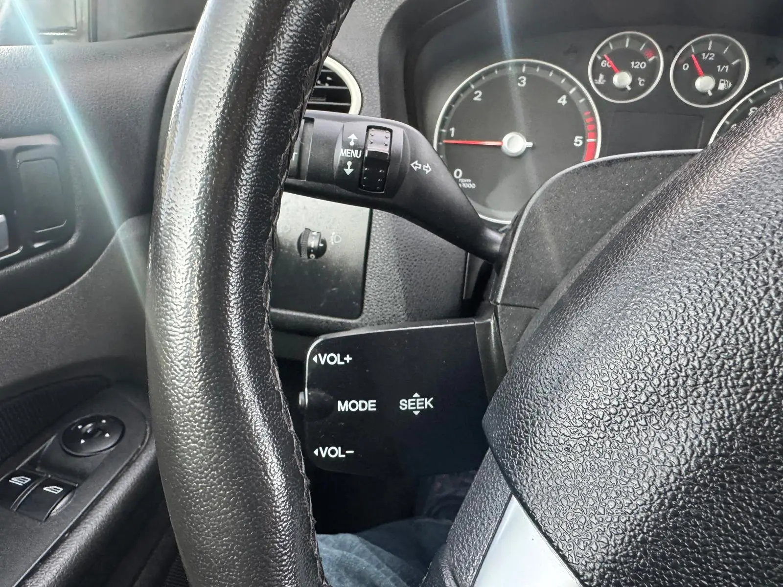 Ford Focus 1.6 TDCi Ghia 24