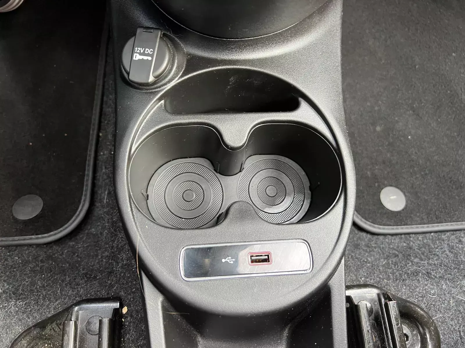 Abarth 500e C Outro 26