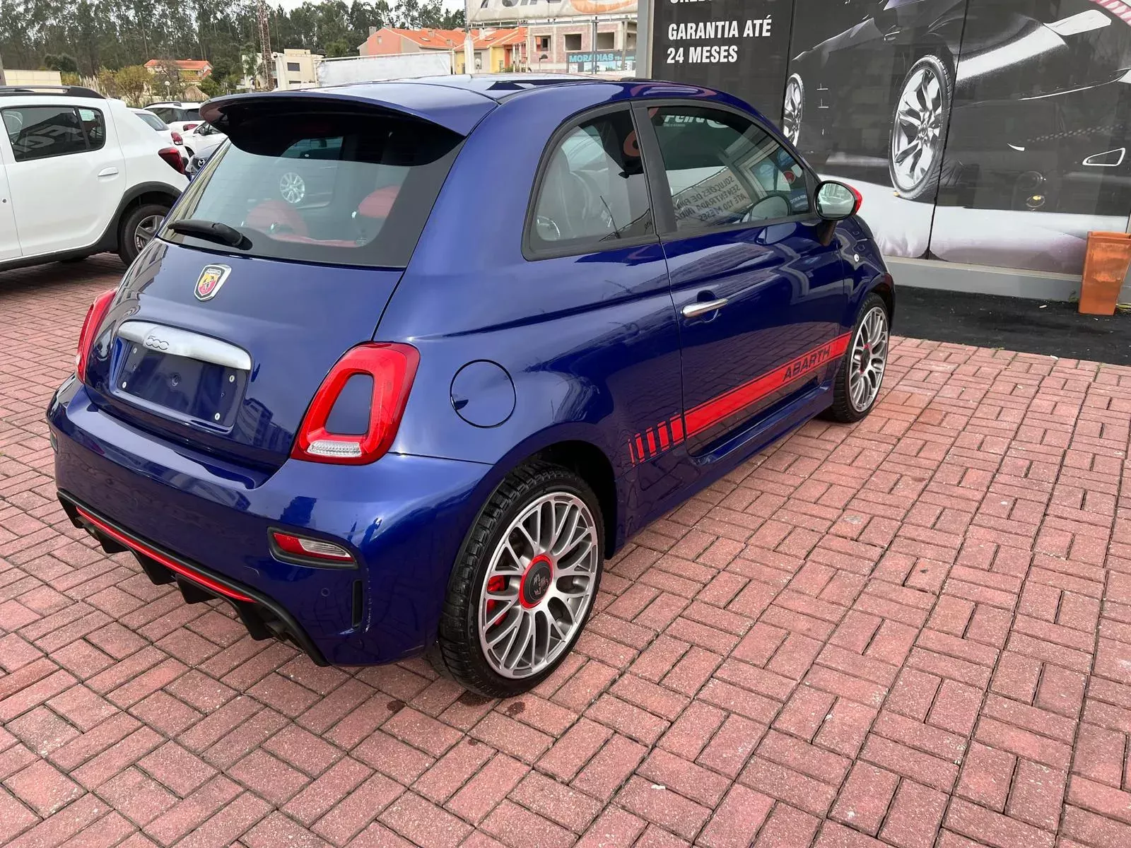 Abarth 500e C Outro 37