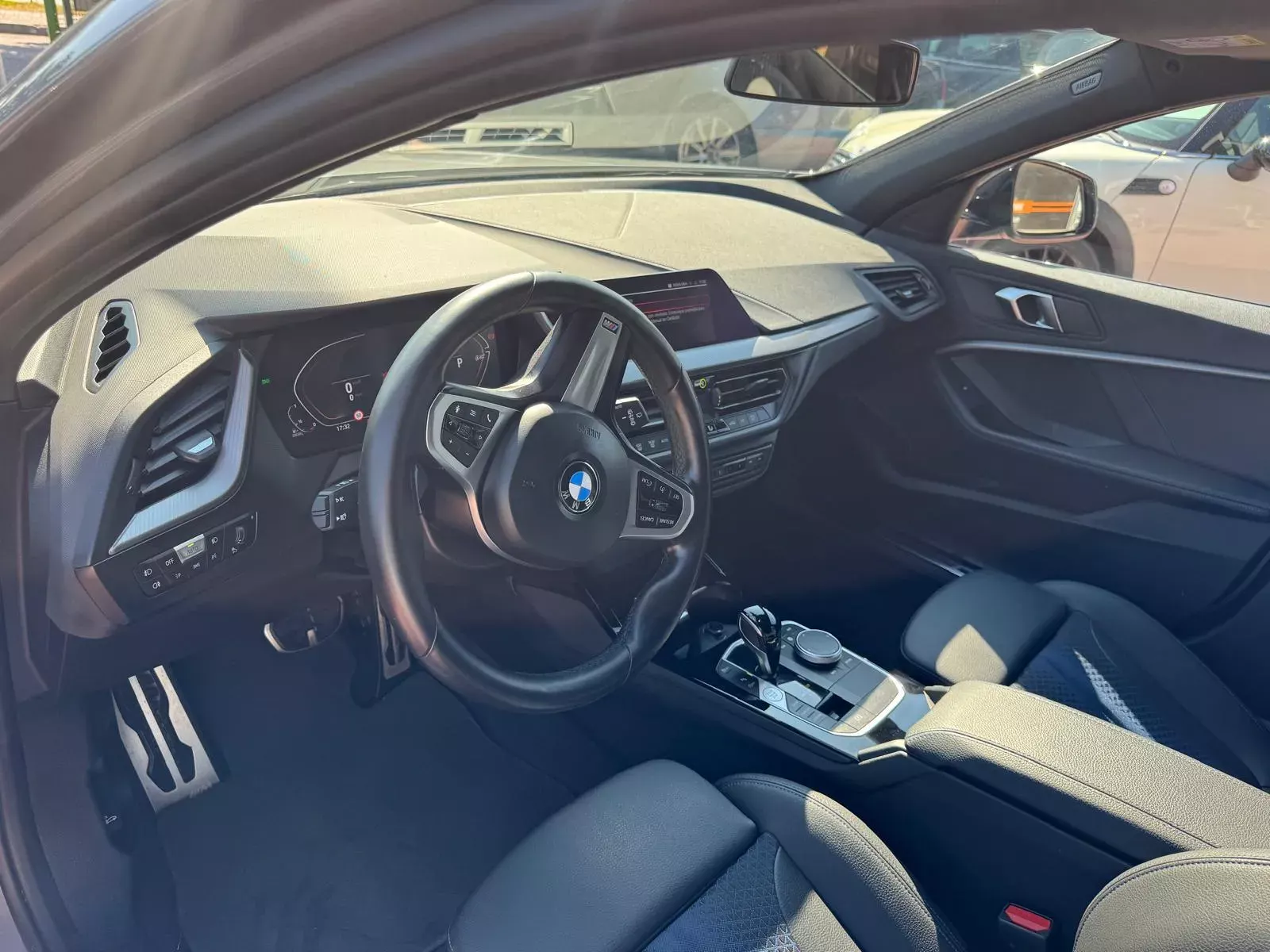 BMW 116 d Pack Desportivo M Auto 10
