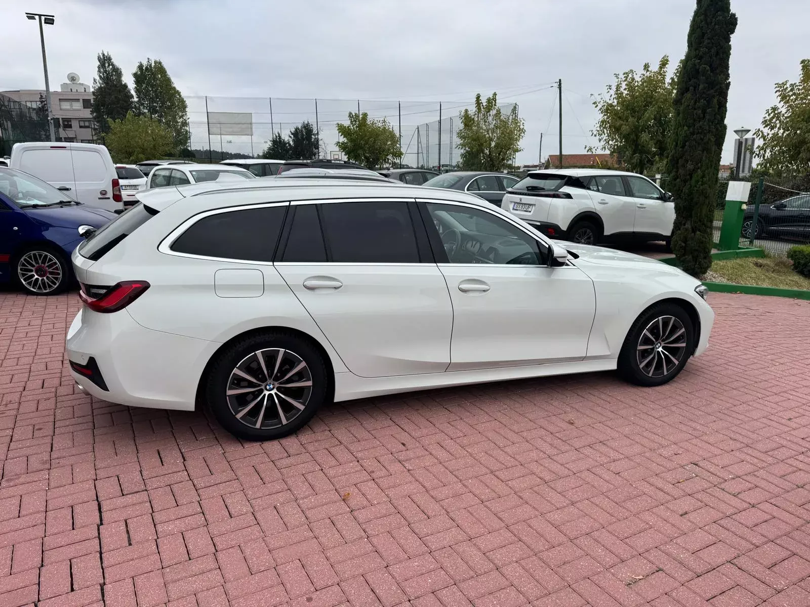 BMW 320 d Touring Auto 34