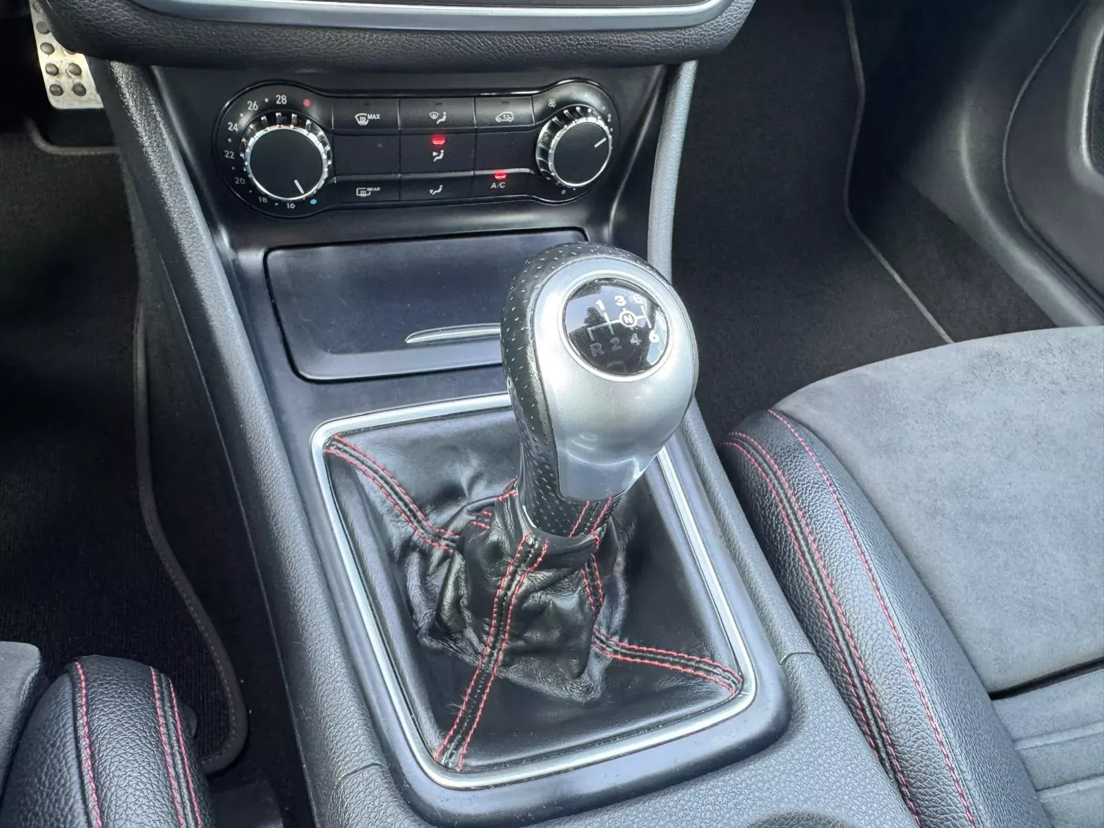 Mercedes-Benz GLA 180 CDi AMG Line 49