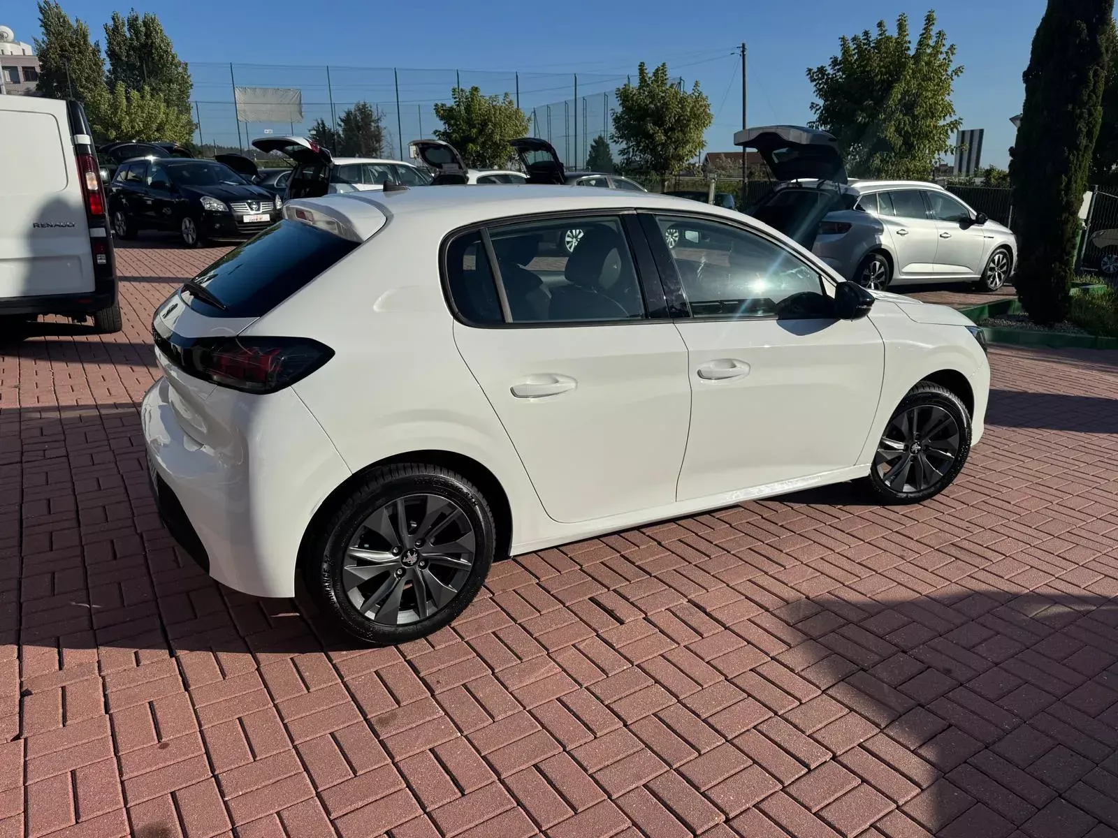 Peugeot 208 1.2 PureTech Active 27
