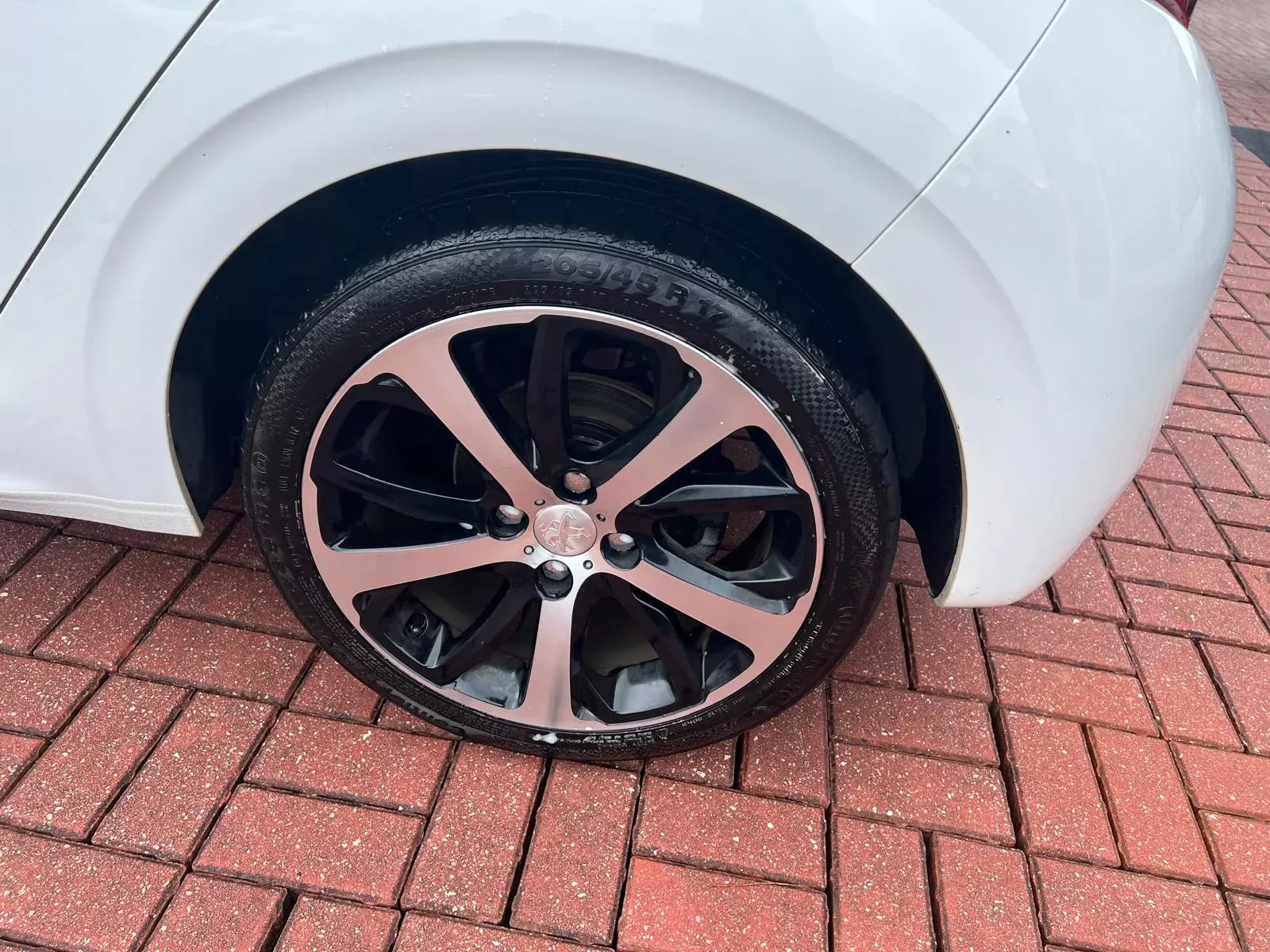 Peugeot 208 1.2 PureTech Allure 9