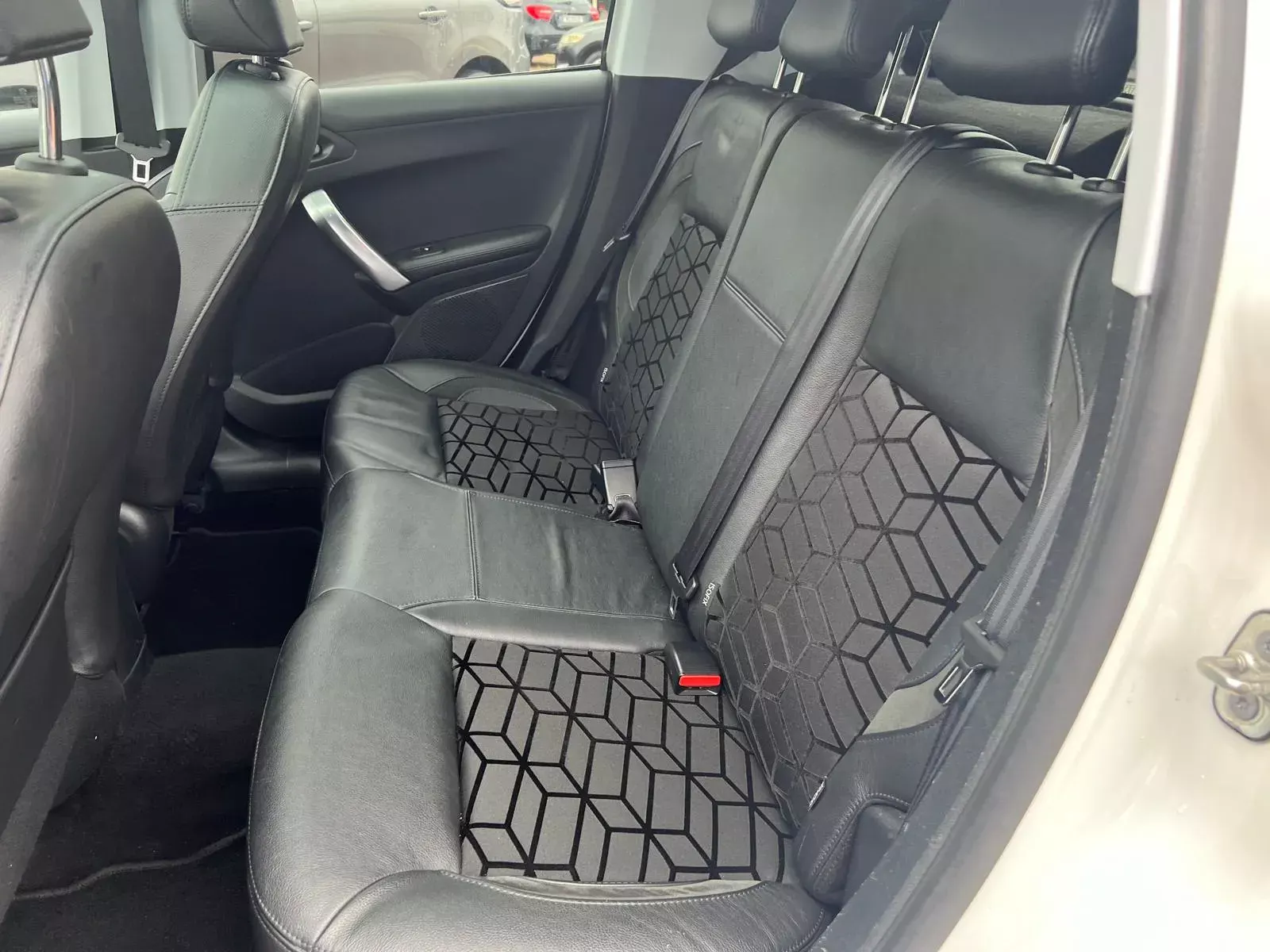 Peugeot 208 1.2 PureTech Allure 12