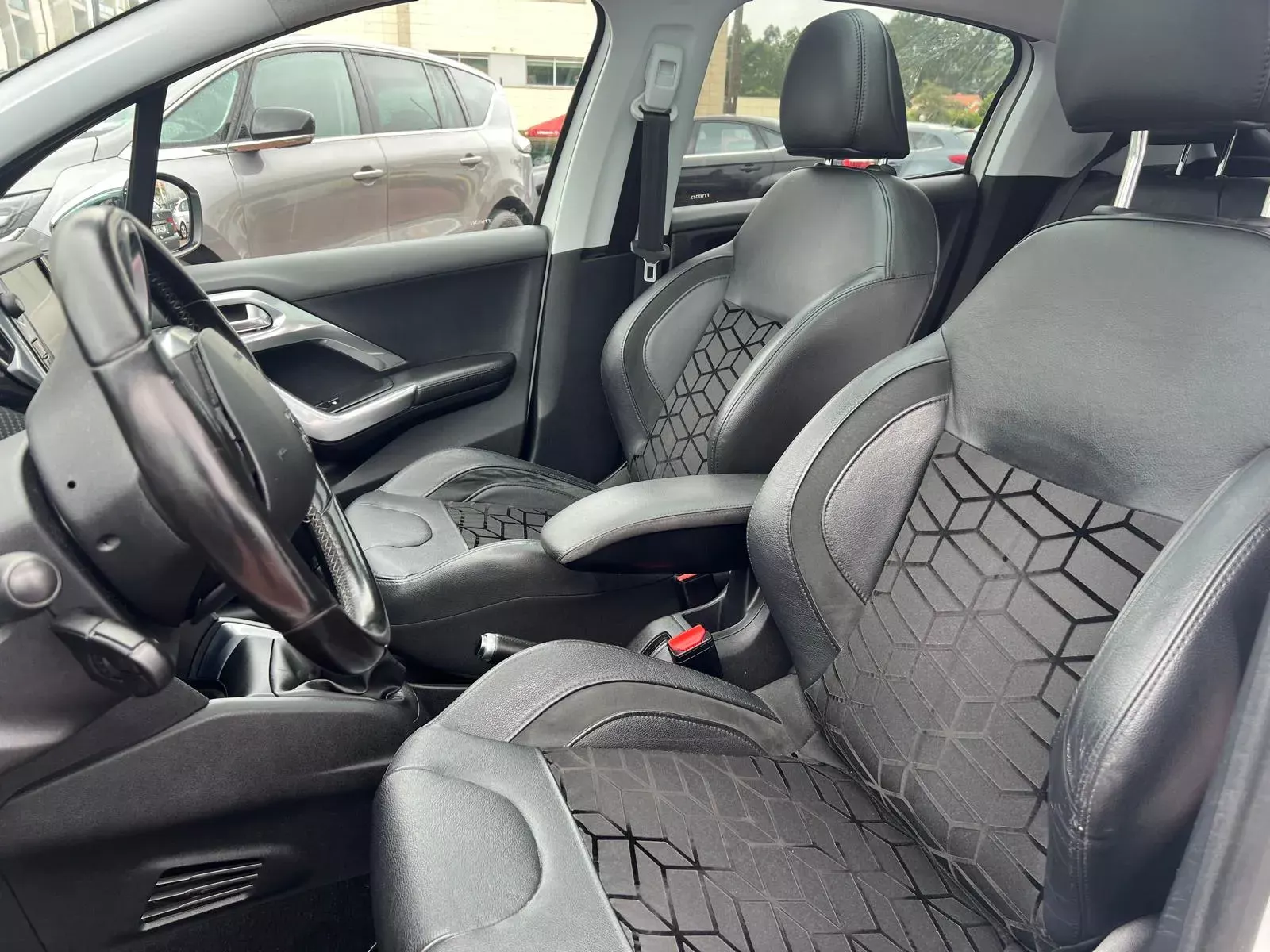 Peugeot 208 1.2 PureTech Allure 13